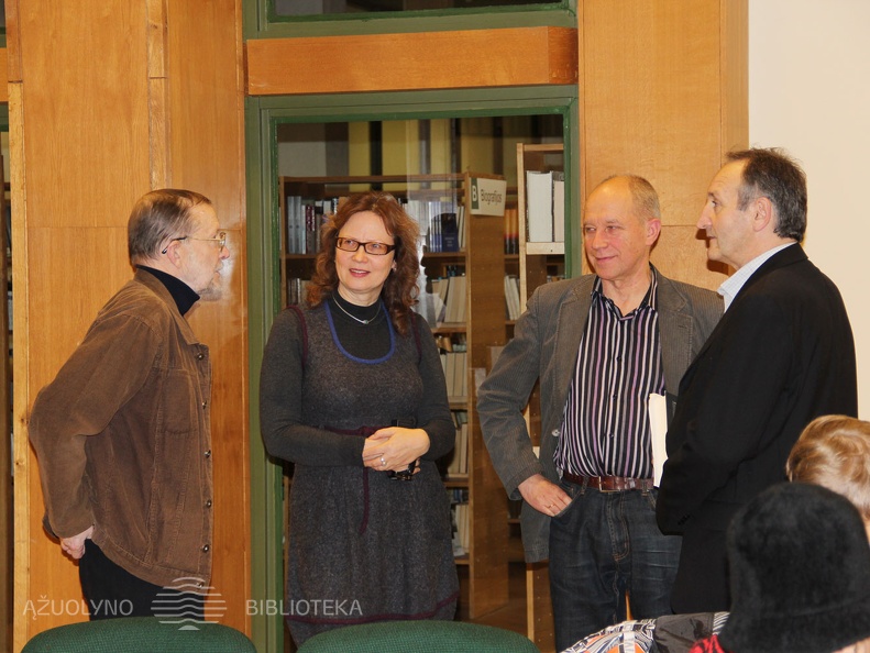 Rašytojas J. Gimberis, doc. dr. L. Gustainienė, rašytojai L. Gustainis ir A. Pakėnas