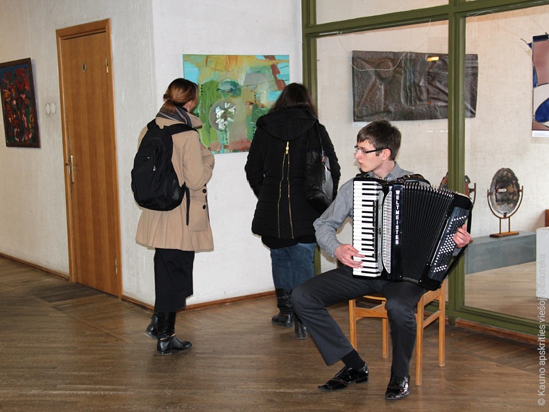 Muzikinę programą atliko M. Petrausko muzikos m-klos mokiniai