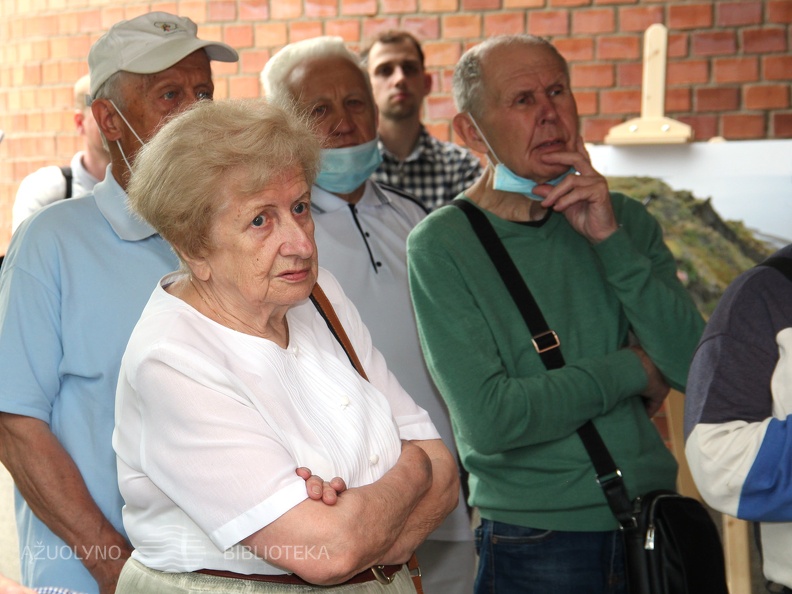 Į parodos atidarymą susirinko ir tremtinių vaikai